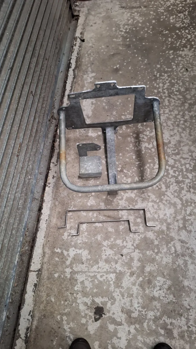 Gate Hanger - Image 4