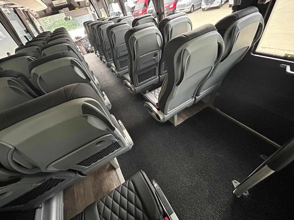 AOS Grand Toro II Midi Coach - Image 2