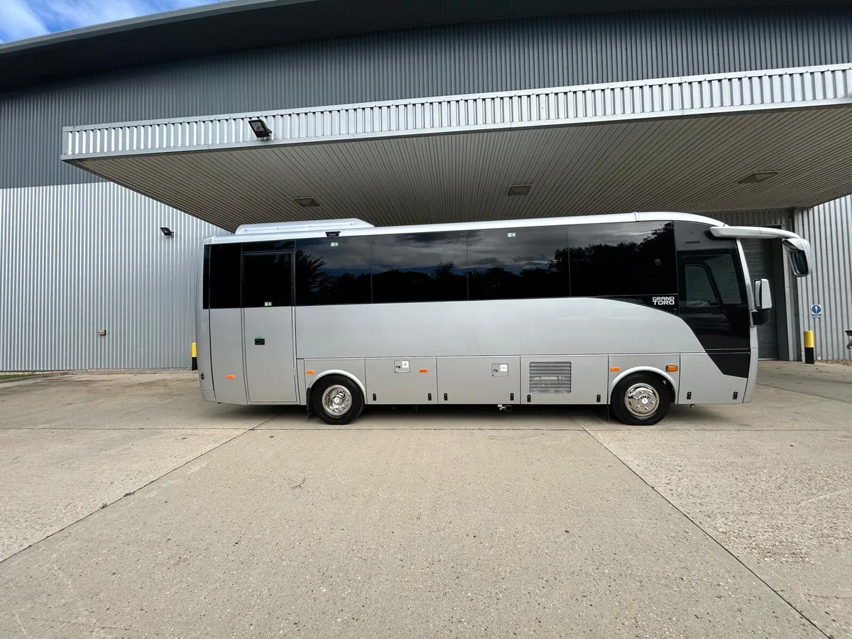 AOS Grand Toro II Midi Coach - Image 3