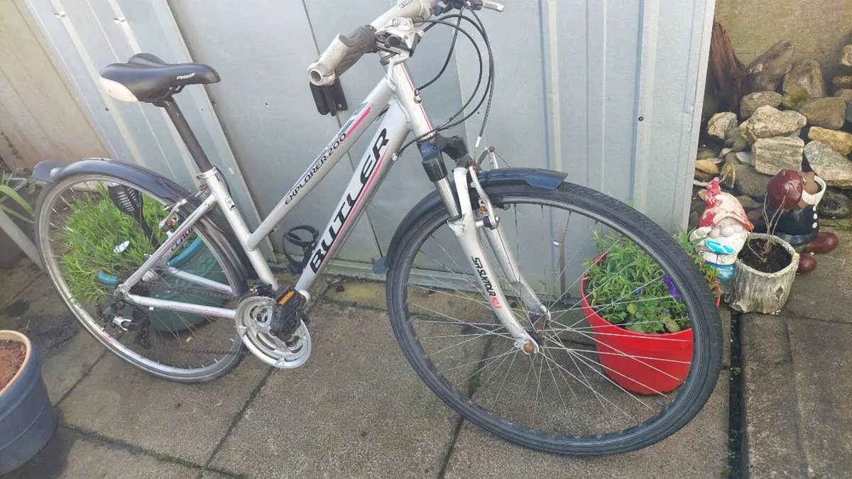 Butler Explorer 200 Trekking Bike - Image 1