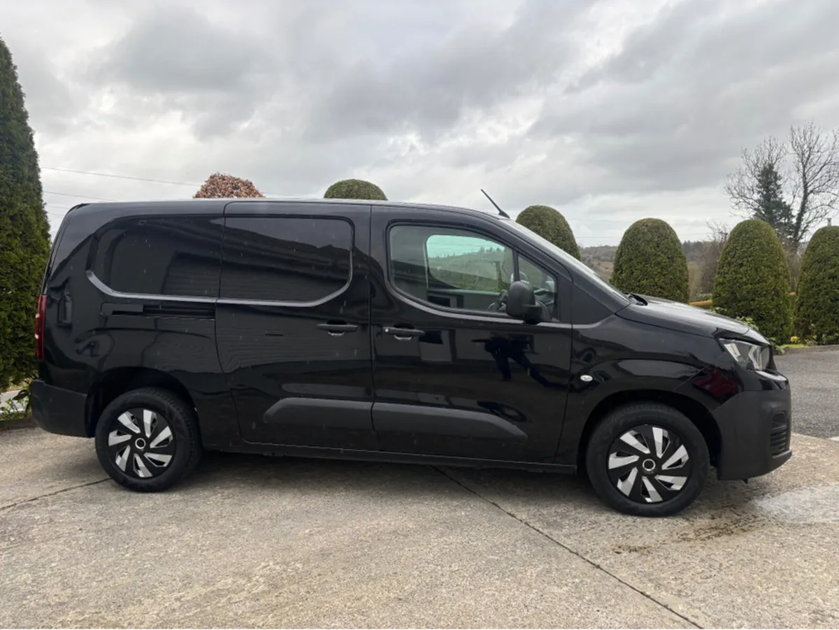 Peugeot Partner PROF PLUS 1.5 BLUE HDI 100 LON - Image 2