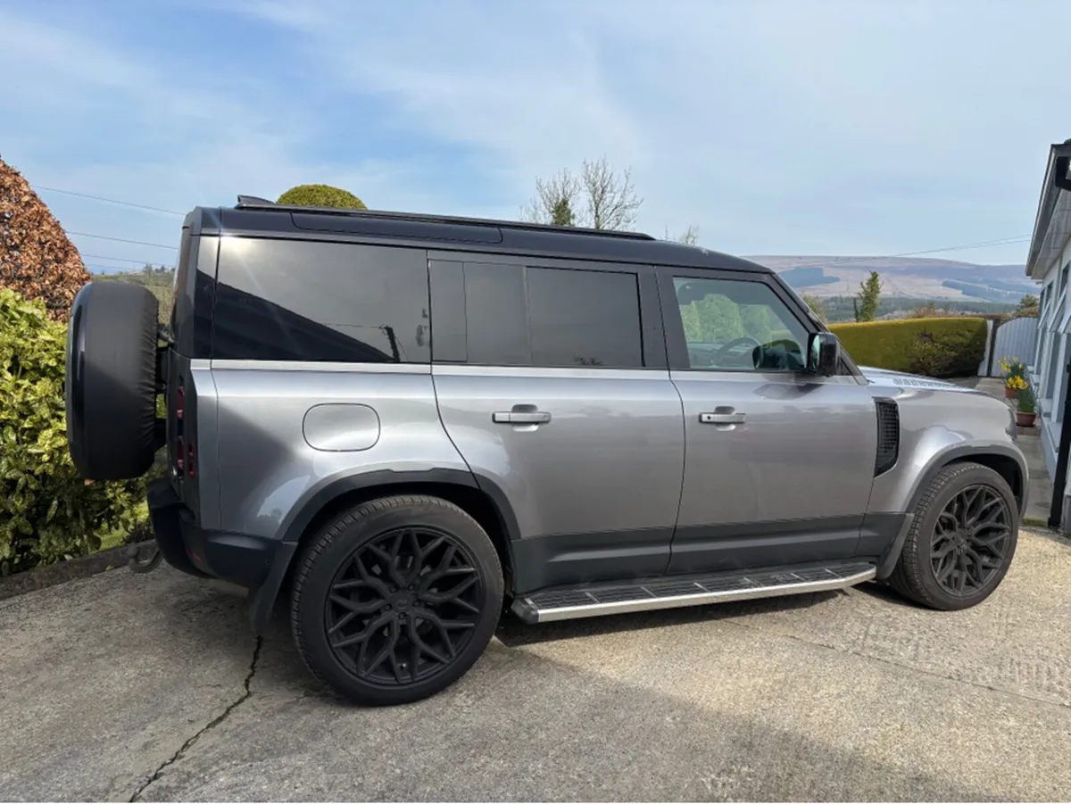 Land Rover Defender 110 3.0 D HAR HARD TOP SE - Image 3
