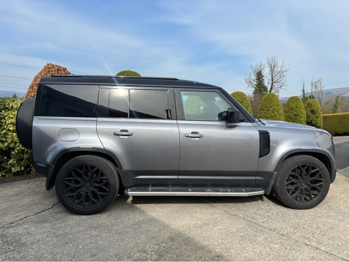 Land Rover Defender 110 3.0 D HAR HARD TOP SE - Image 2