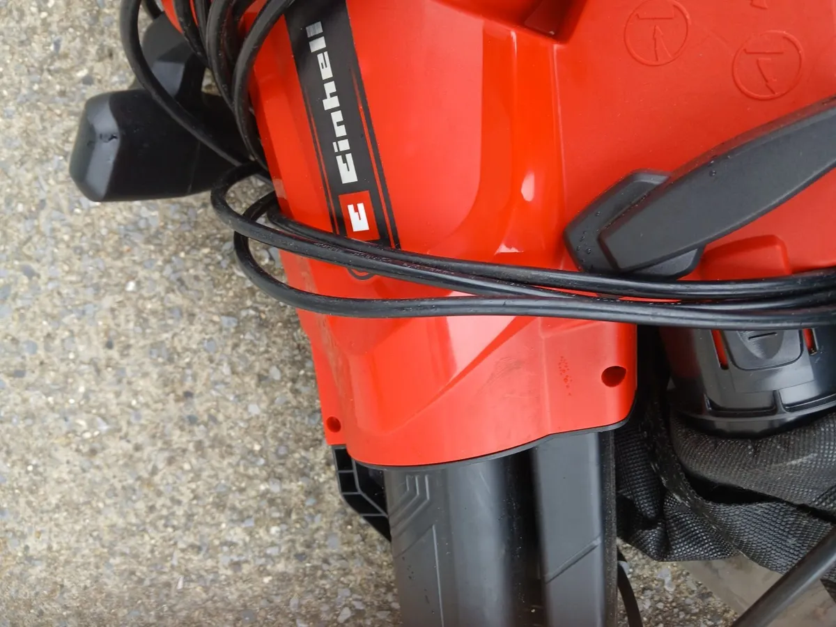 Garden  acuum and blower - Image 2