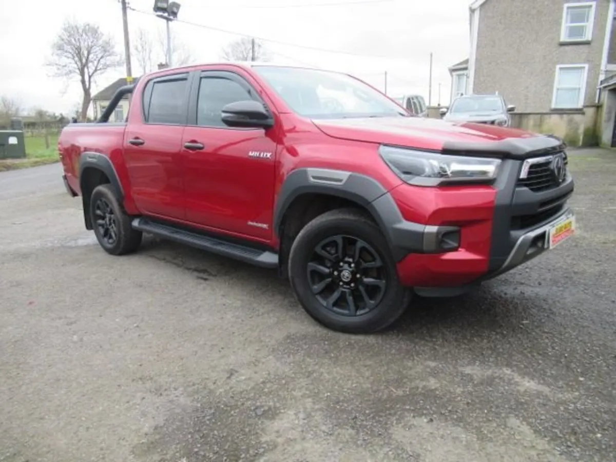 2.8 D-4D Invincible X Pickup Double Cab 4dr Diesel - Image 1