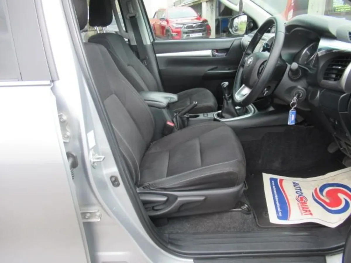 2.4 D-4D Icon Pickup Double Cab 4dr Diesel Manual - Image 3