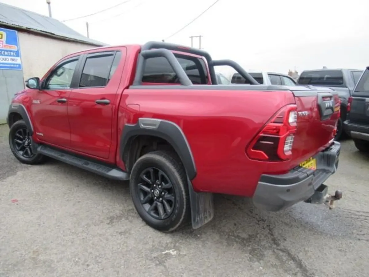2.8 D-4D Invincible X Pickup Double Cab 4dr Diesel - Image 2