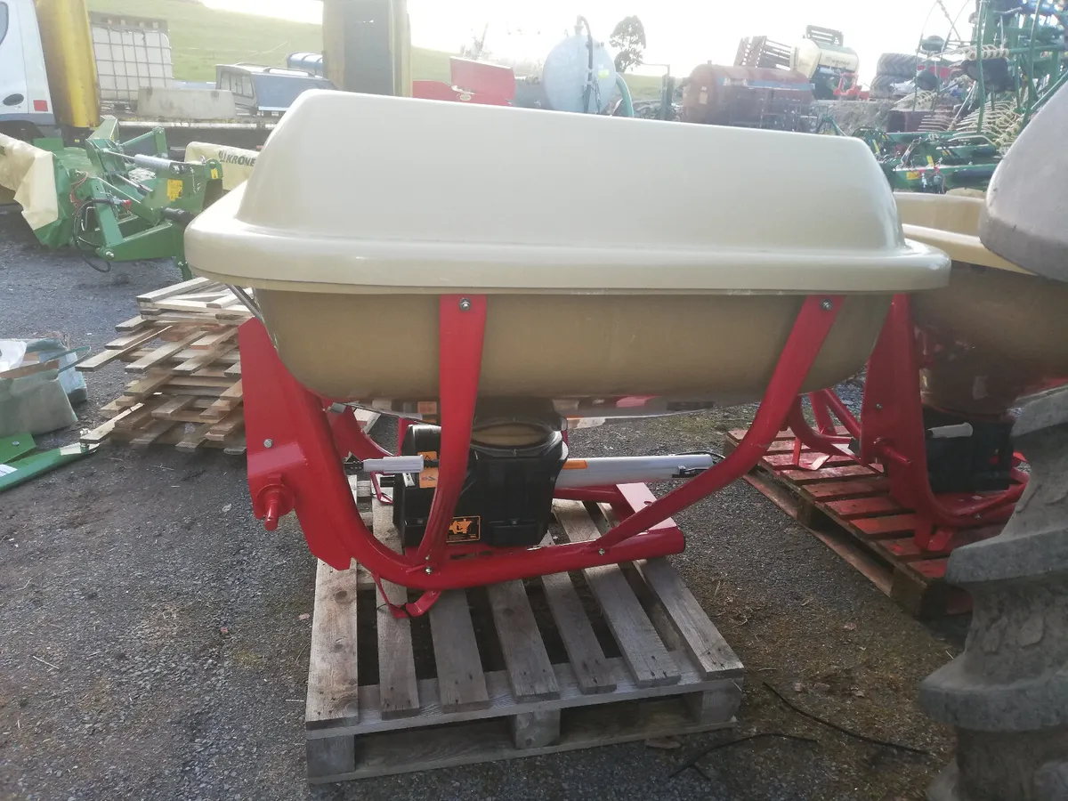2yr Waranty Galvanised Fertiliser Spreader - Image 4