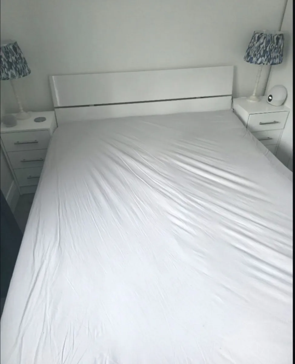 King size white wooden bed - Image 2