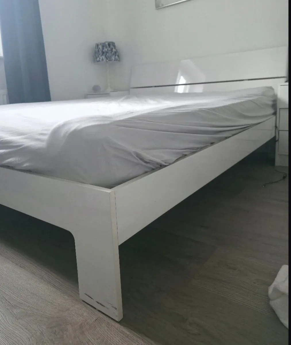 King size white wooden bed - Image 1