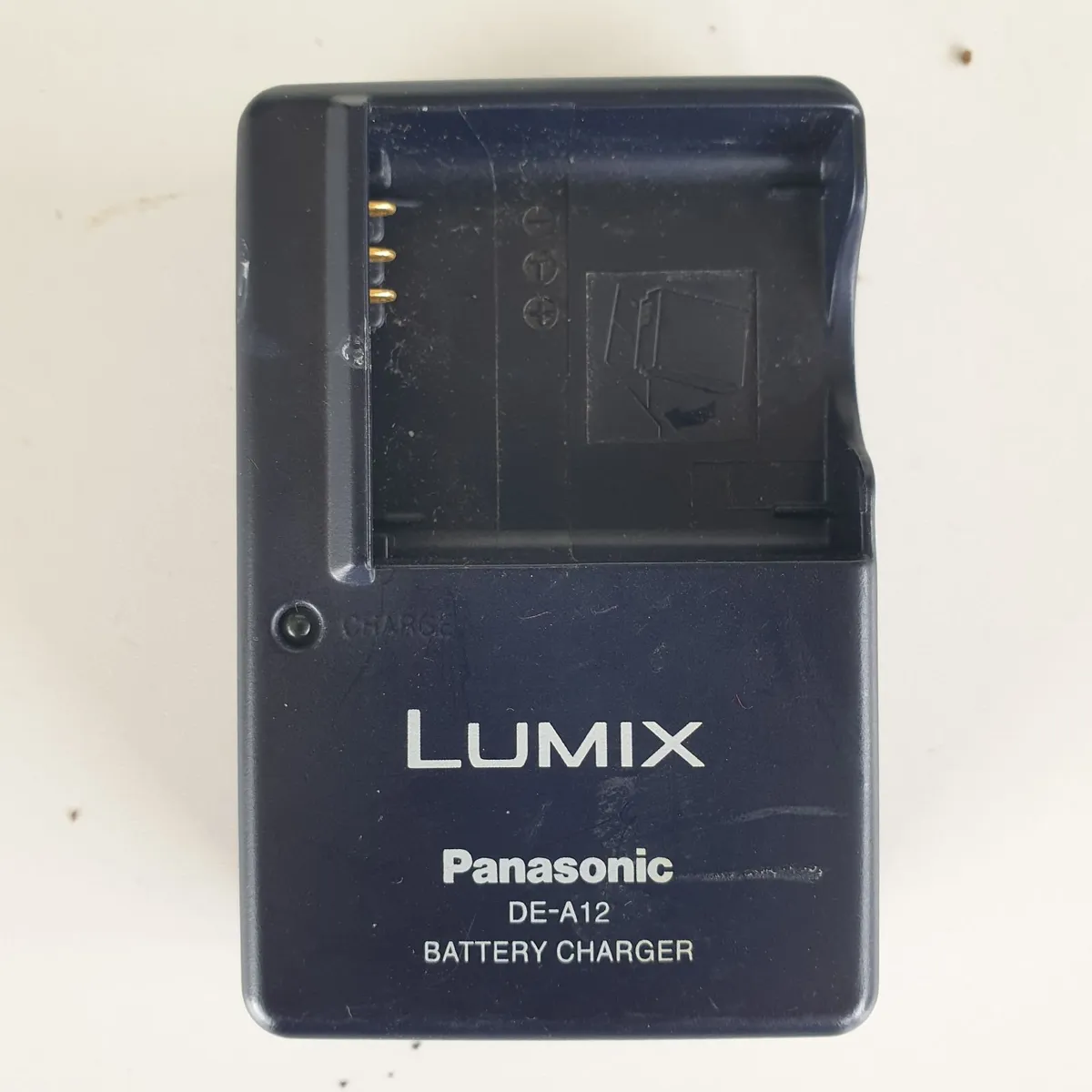 Panasonic Lumix battery charger DE-A12A - Image 1