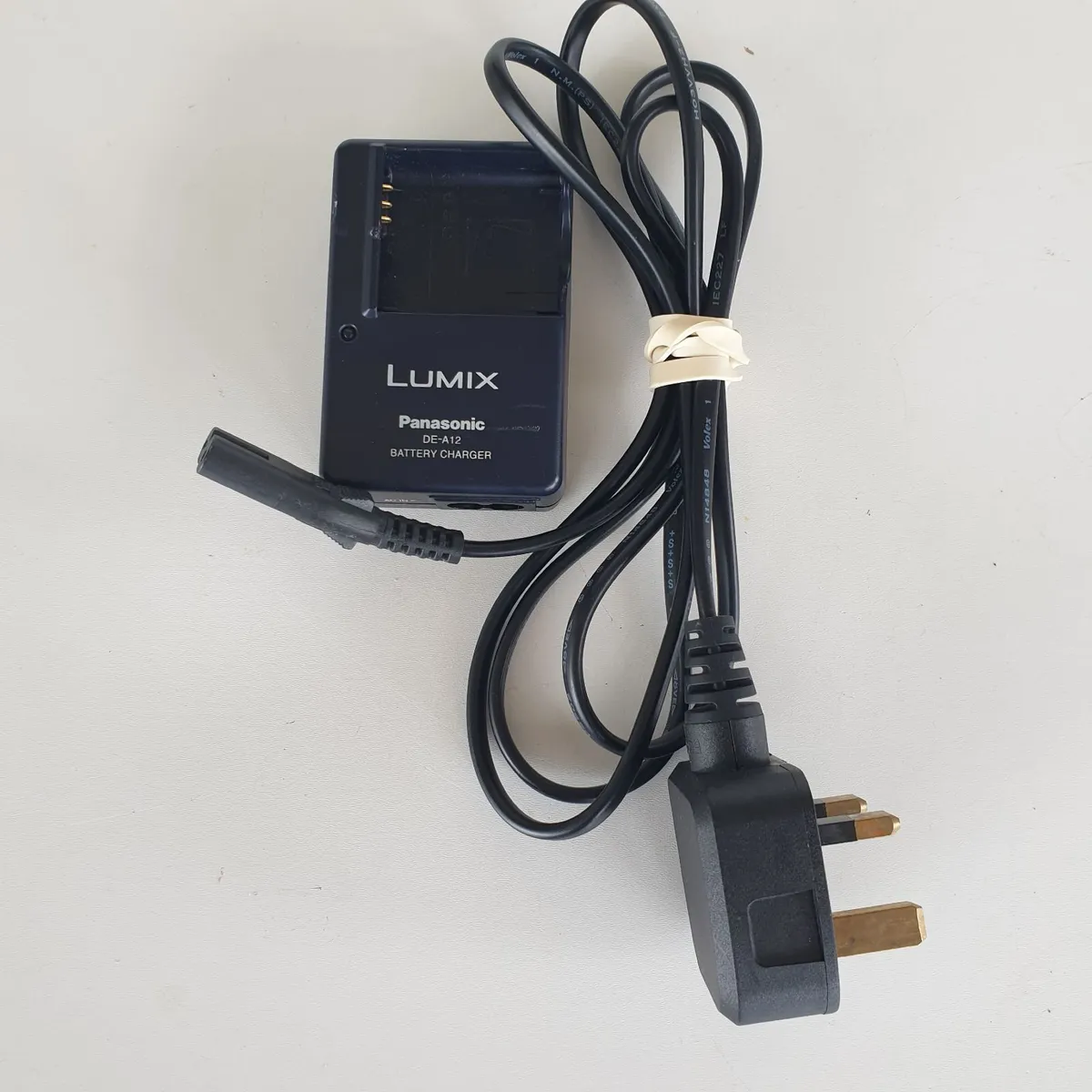 Panasonic Lumix battery charger DE-A12A - Image 2