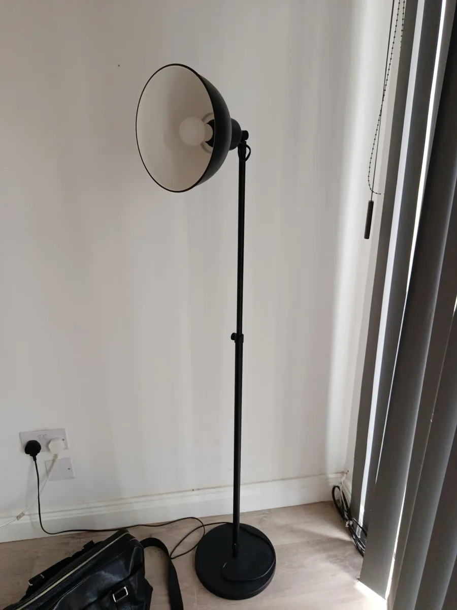 Floor lamp - Image 1