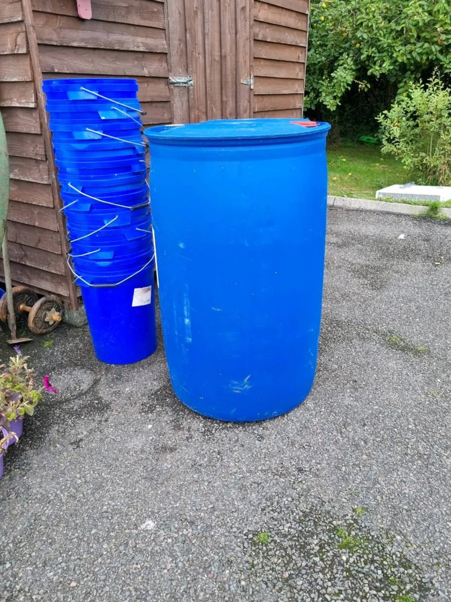220L plastic barrels - Image 1