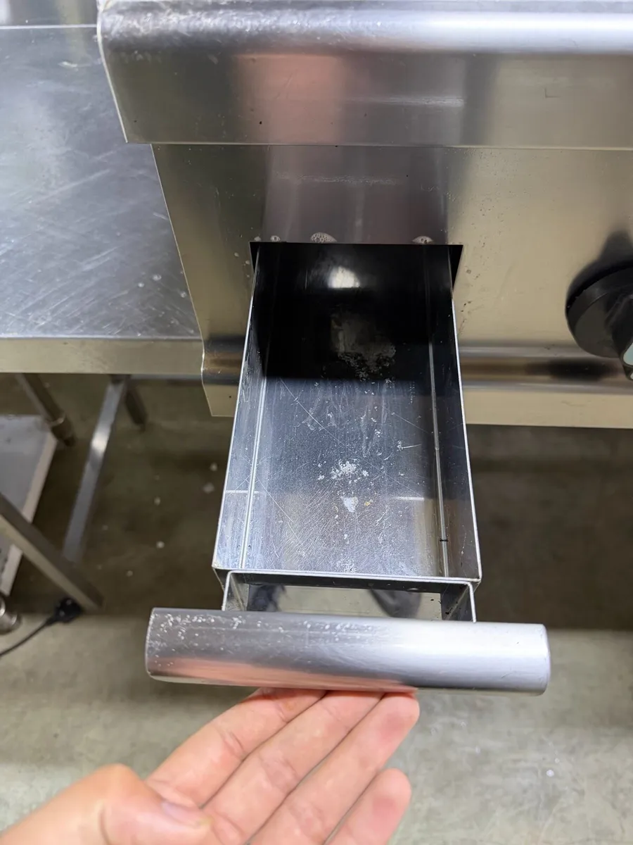 Mirror Finish Electric Griddle - Image 4