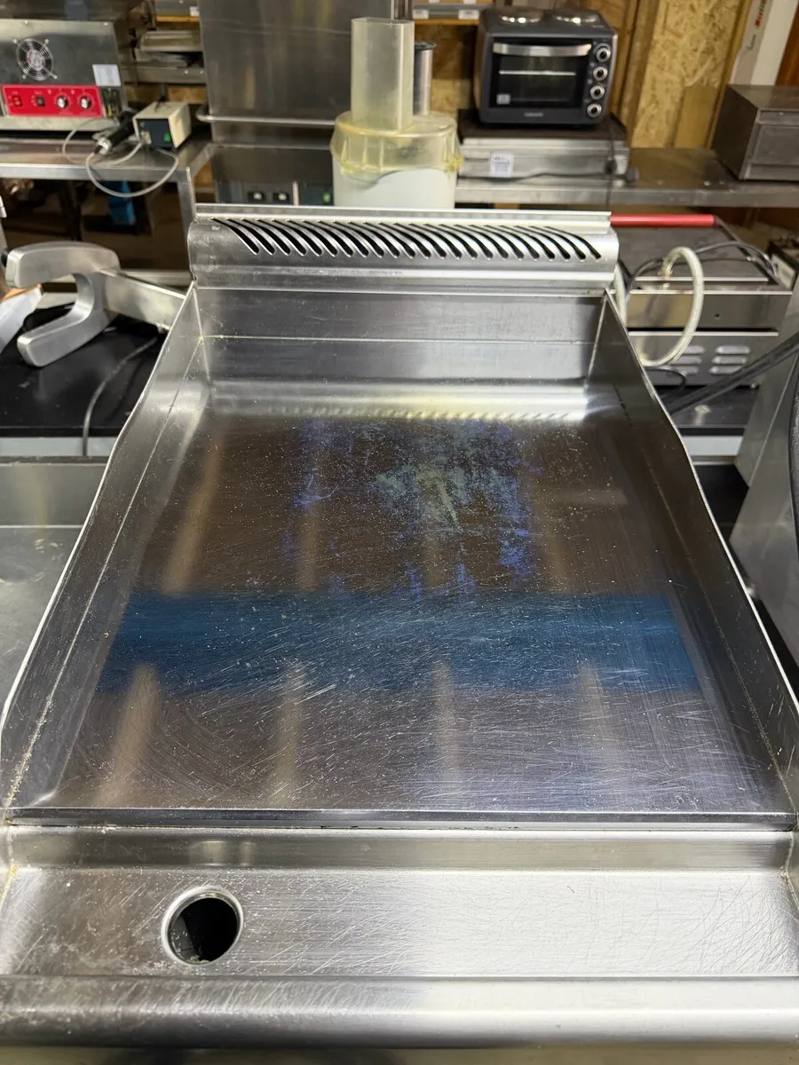 Mirror Finish Electric Griddle - Image 3