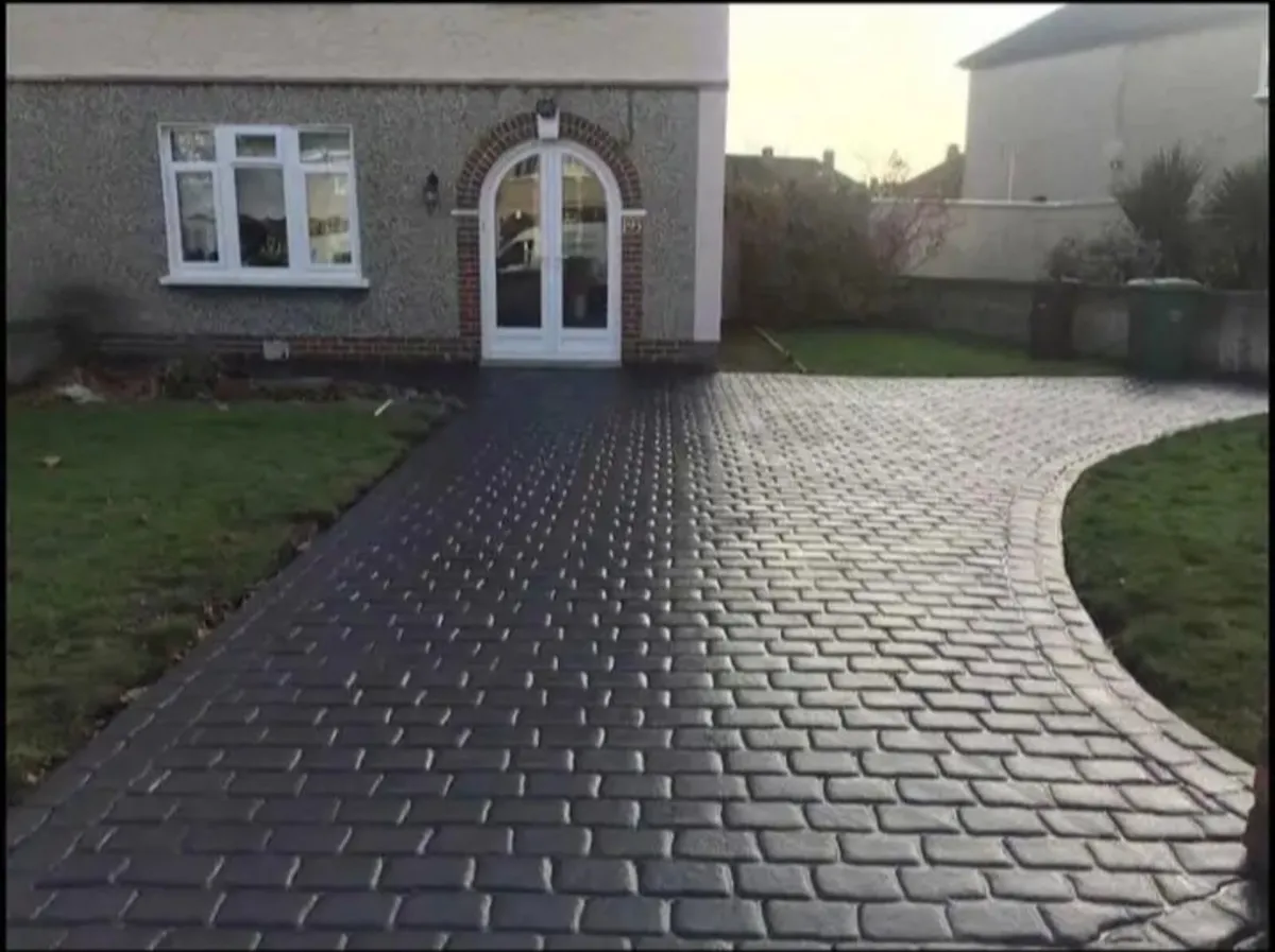 Driveway Tarmacadam sealer and  paint - Image 4