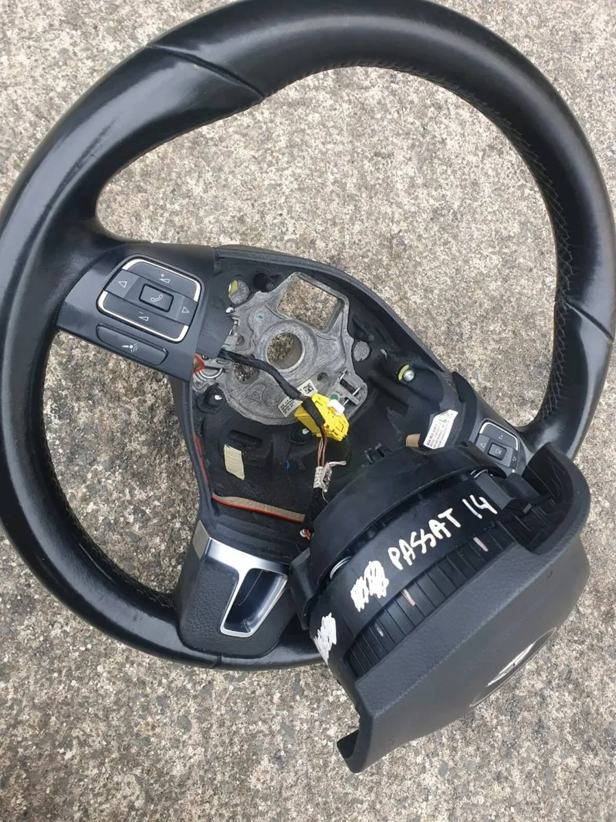 VW multifunction steering wheel - Image 2