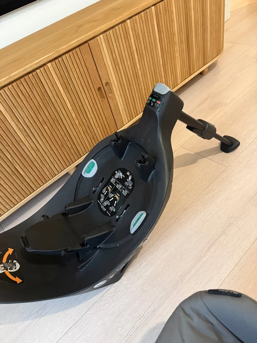 Cybex car seat - Image 4