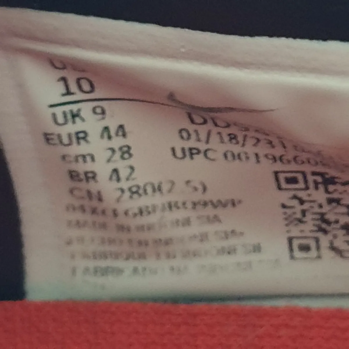 Nike phantom GX academy football boots size 9 - Image 4