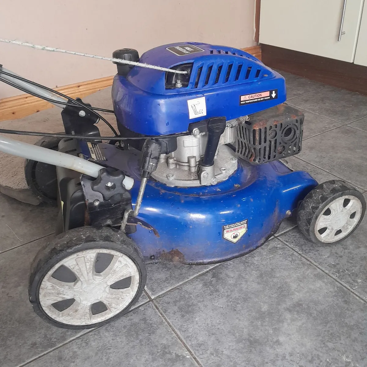 Petrol lawnmower - Image 2