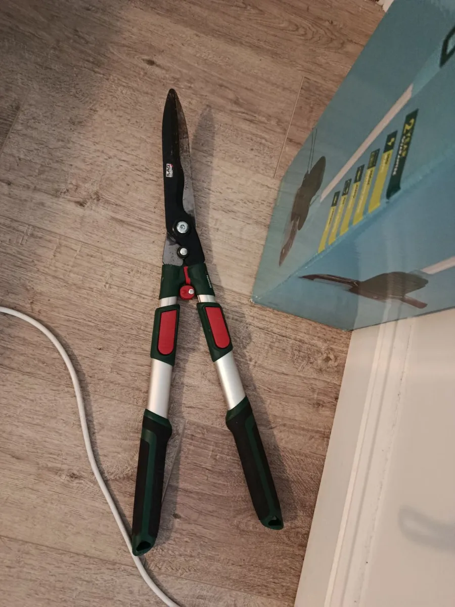 Electric grass trimmer and gardening shears - Image 2