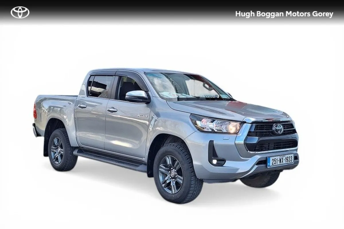 Toyota Hilux 2.8 SR5 Manual - Image 1