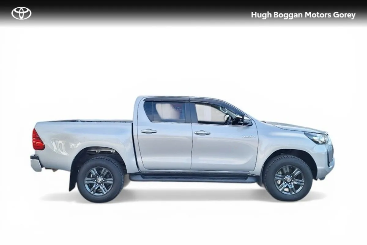 Toyota Hilux 2.8 SR5 Manual - Image 3