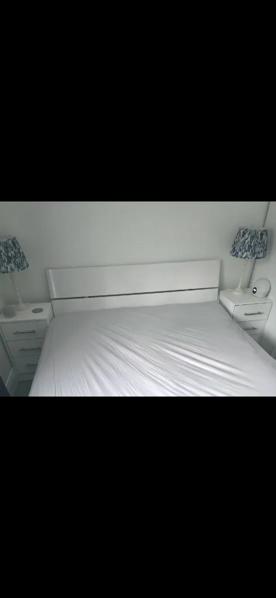 2 x White 3 drawer Bedside tables - Image 3