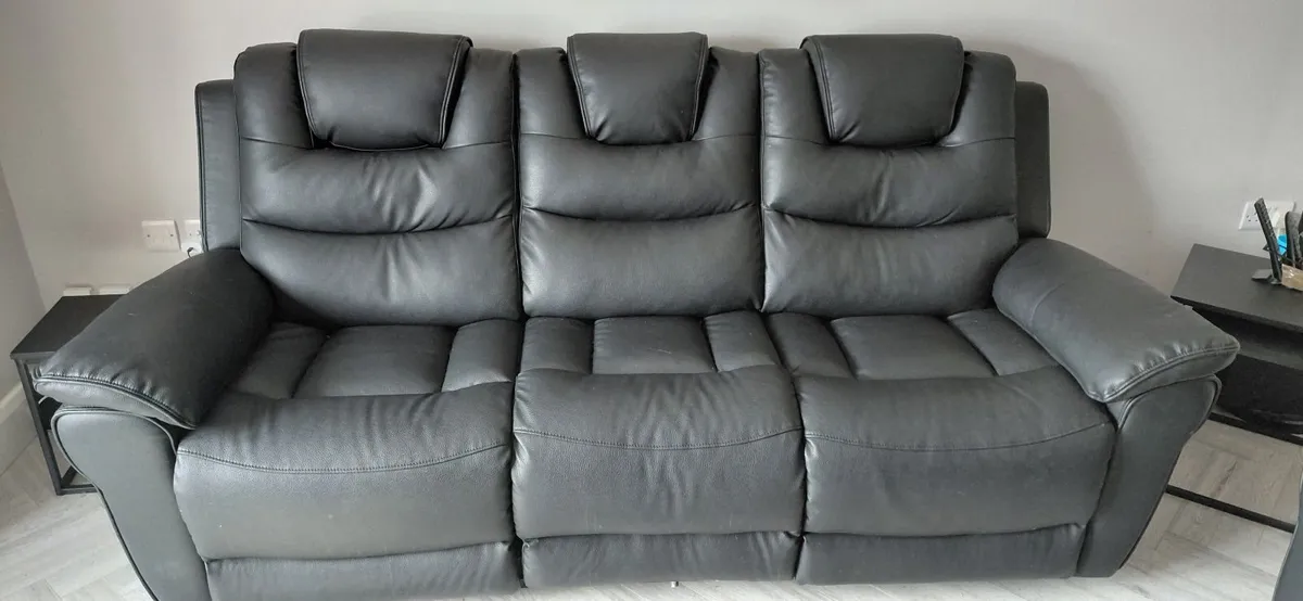 3+2 electric recliners- QUICK SALE  €649 ono - Image 2