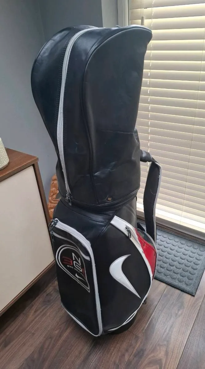 NIKE TOUR BAG - Image 1