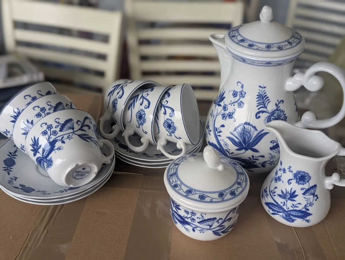 Blue and white China set - Image 1