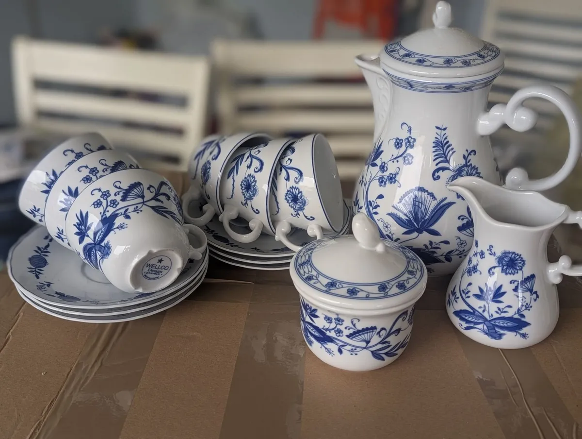 Blue and white China set - Image 2