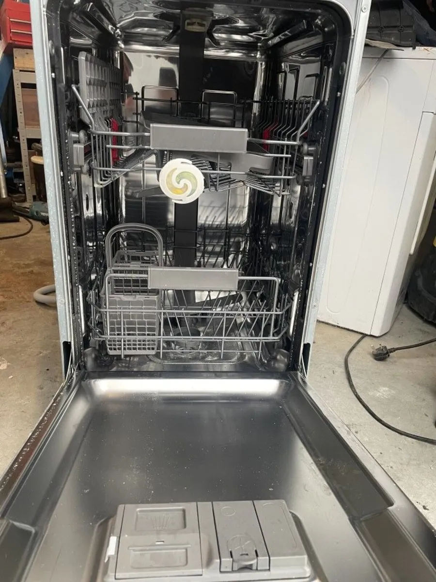 Whirlpool dishwasher integrated - Image 1