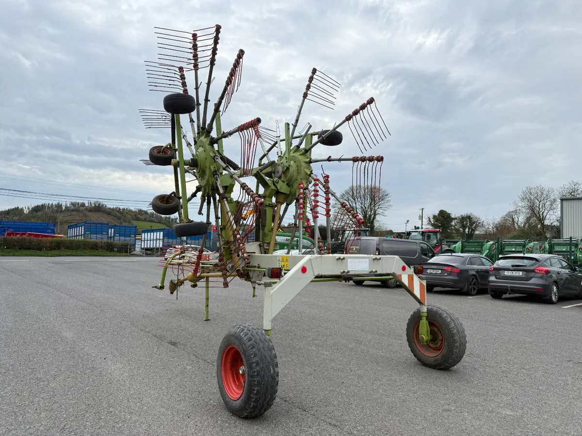 Claas Linear 880 Rake - Image 1