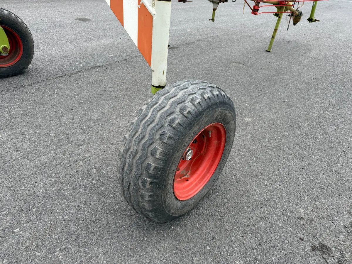 Claas Linear 880 Rake - Image 3