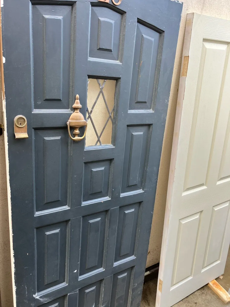 Exterior door entrances - Image 1