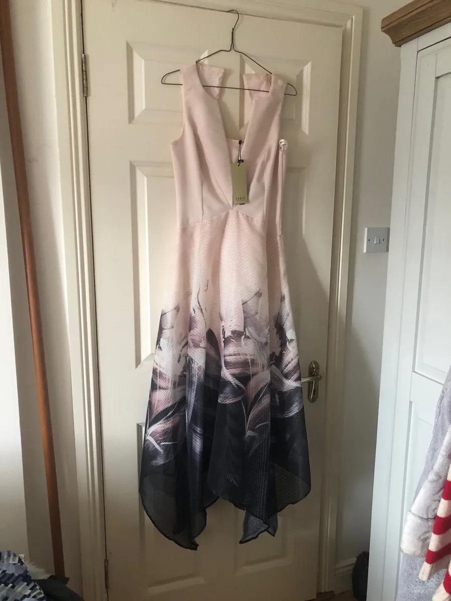 Woman’s dress - Image 1