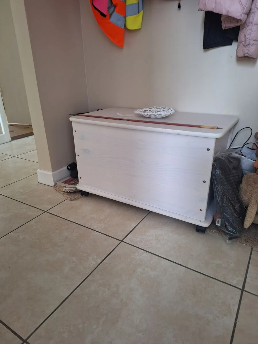 Wooden Blanket Box - Image 4