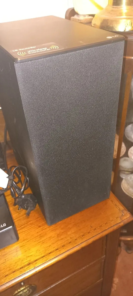 LG Soundbar with Meridian and Wireless Subwoofer - Image 2