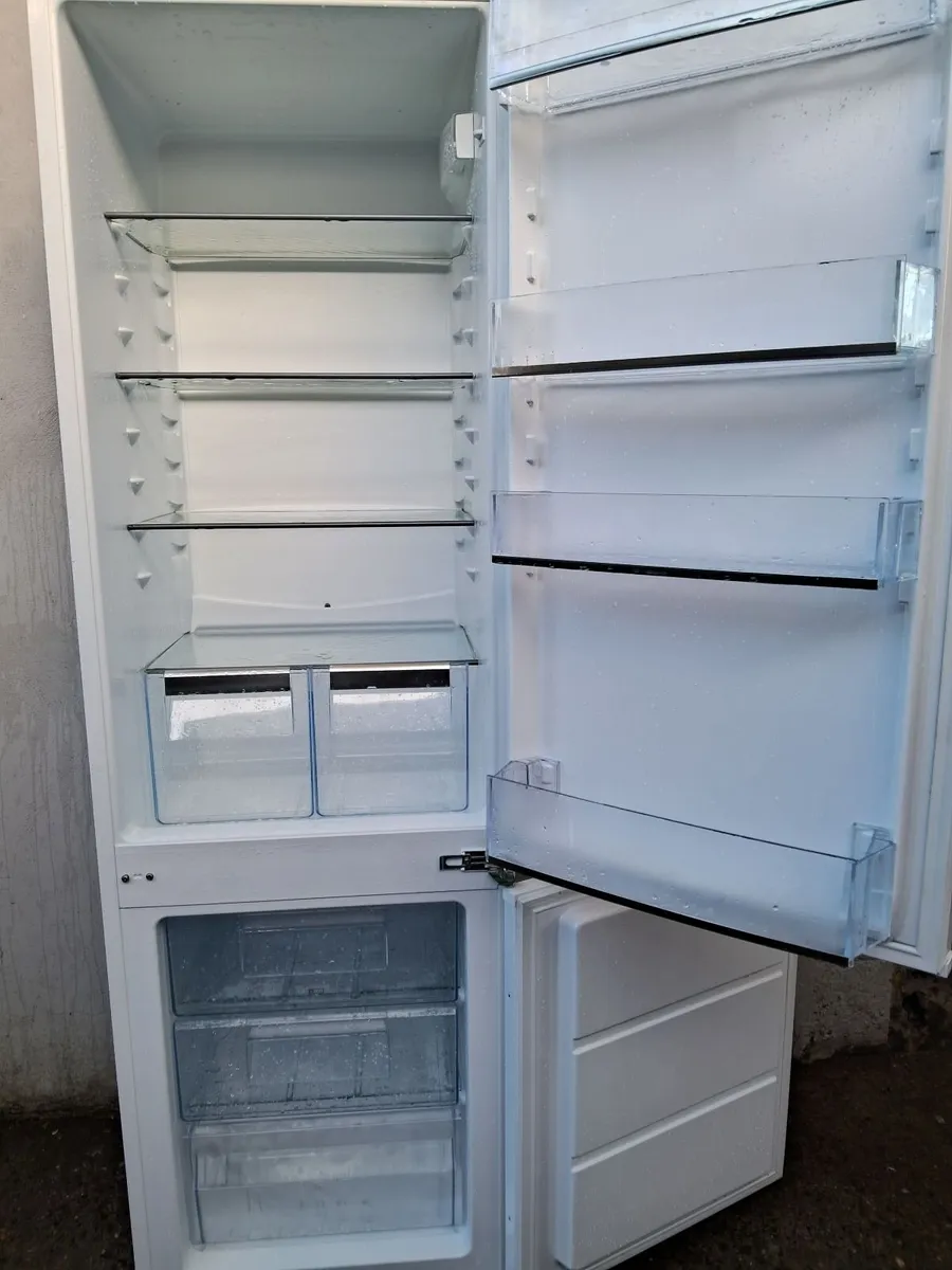 INTEGRETED FRIDGE AND FREEZER - Image 2