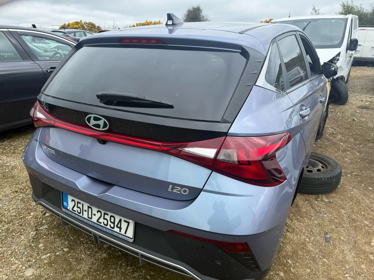 25 Hyundai i20 - Image 4