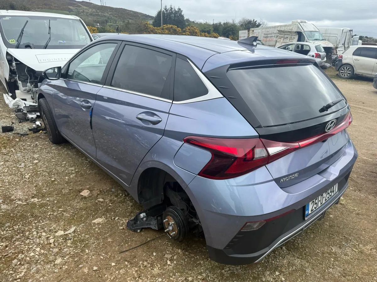 25 Hyundai i20 - Image 3