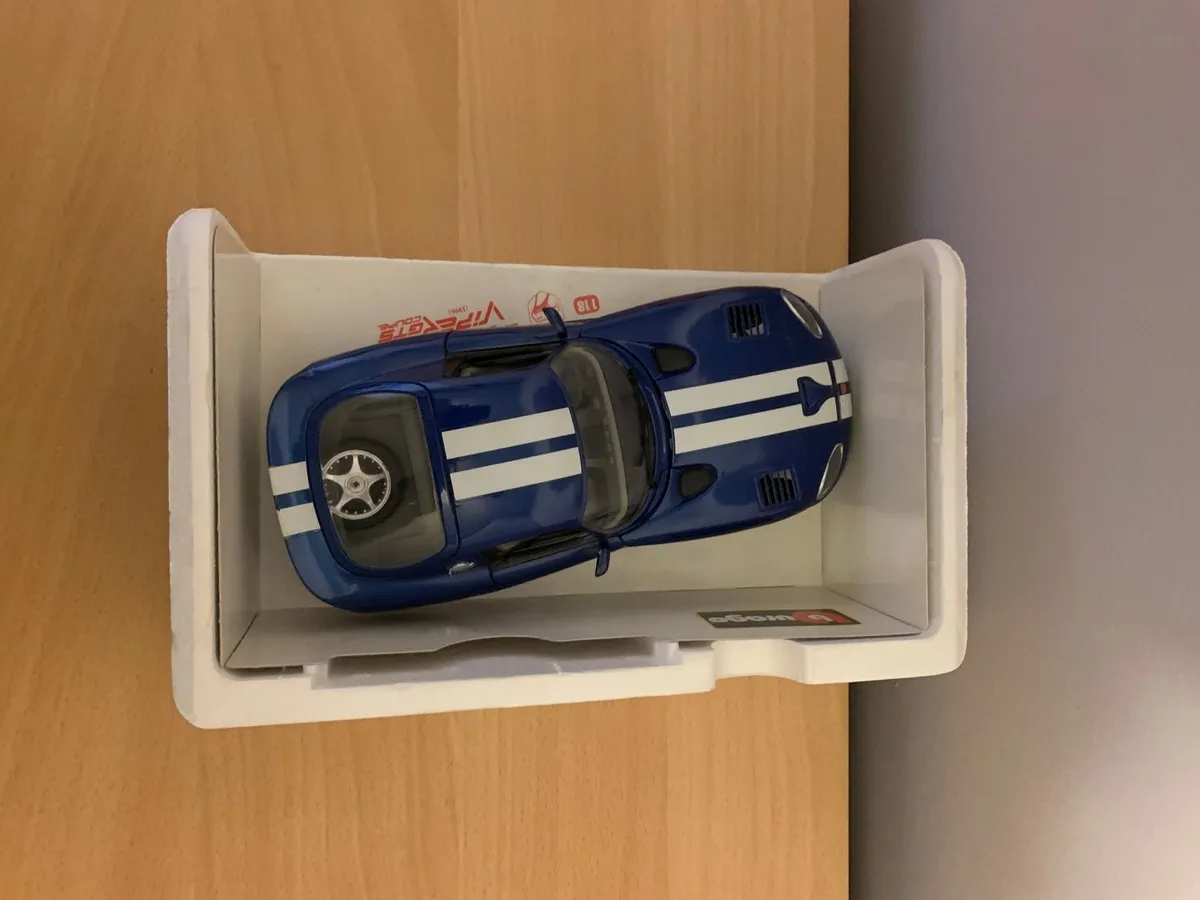 1996 Dodge Viper GTS Coupe 1/18 Burago Model Car - Image 4