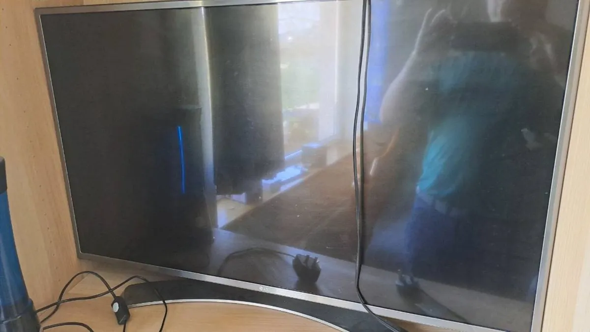 43" LG smart Tv - Image 1