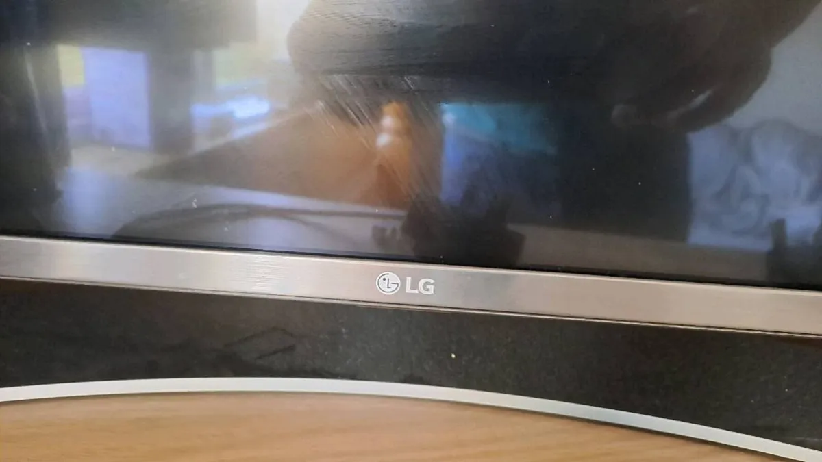 43" LG smart Tv - Image 2