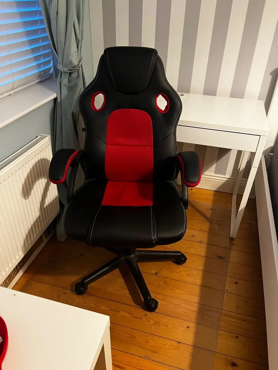 Office chair and desk - Image 2