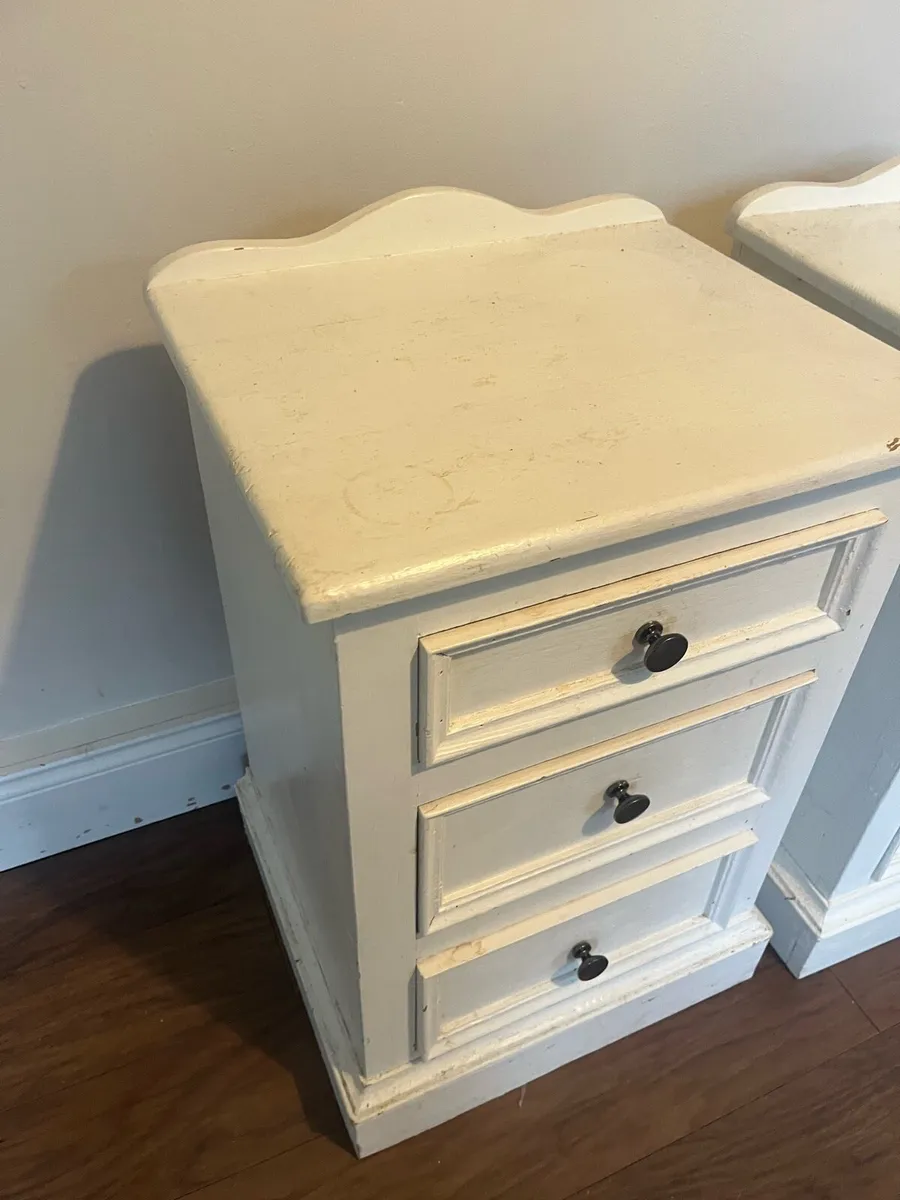 Bedside lockers x 2 - Image 2