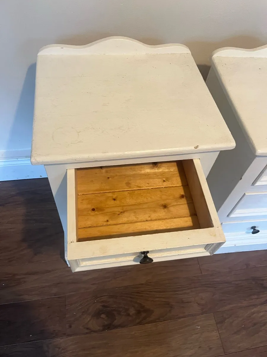 Bedside lockers x 2 - Image 3