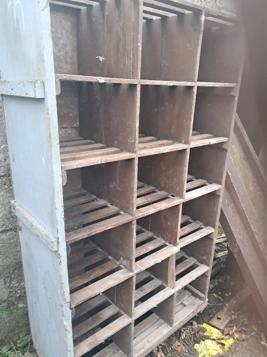 Large rustic pine storage piece - Image 4